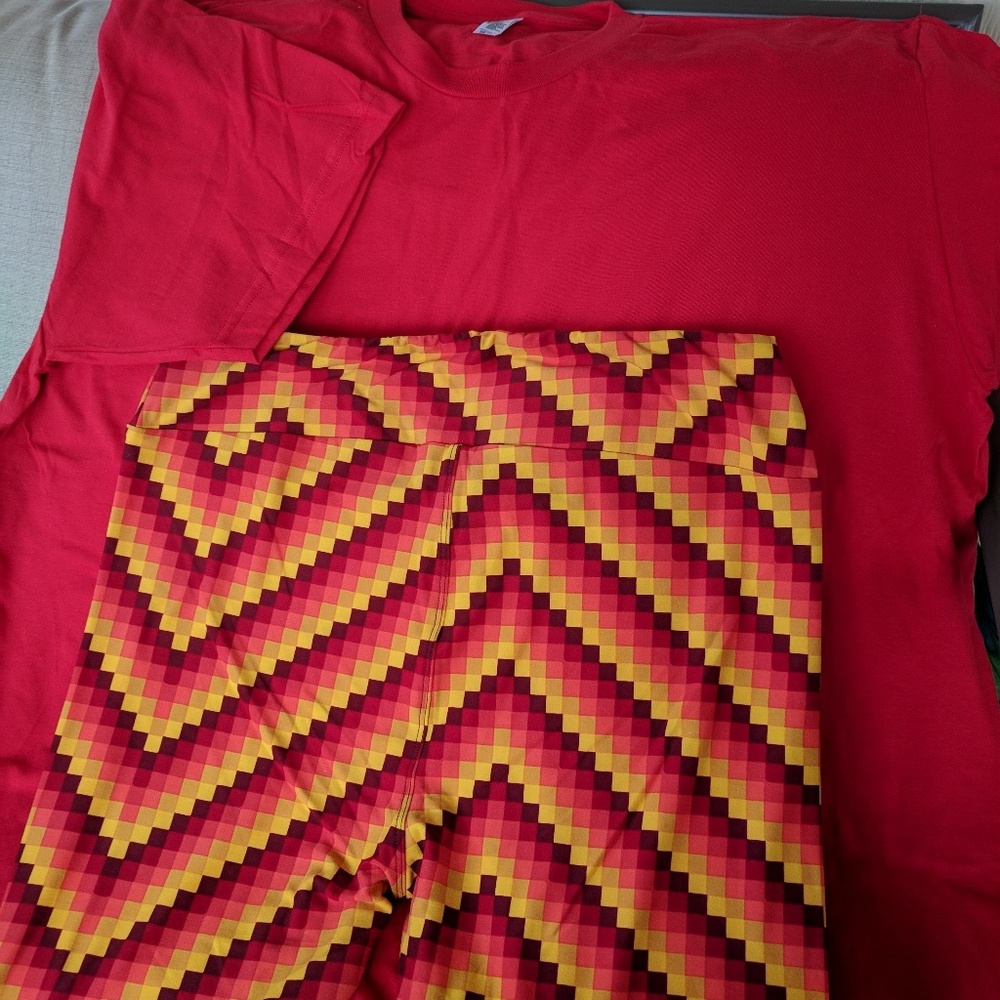 NWOT LLR TC Leggings and XXL Adult Tee Set outfit!